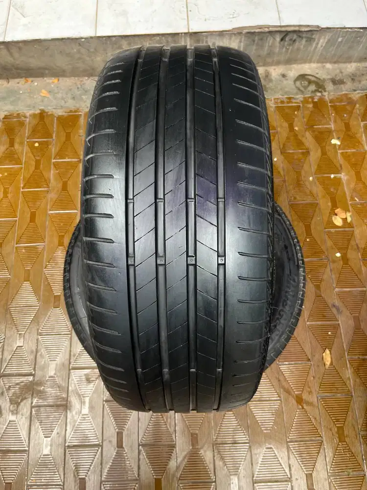 Ban Bridgestone Turanza T005A RFT  245 40 r19  1Pcs