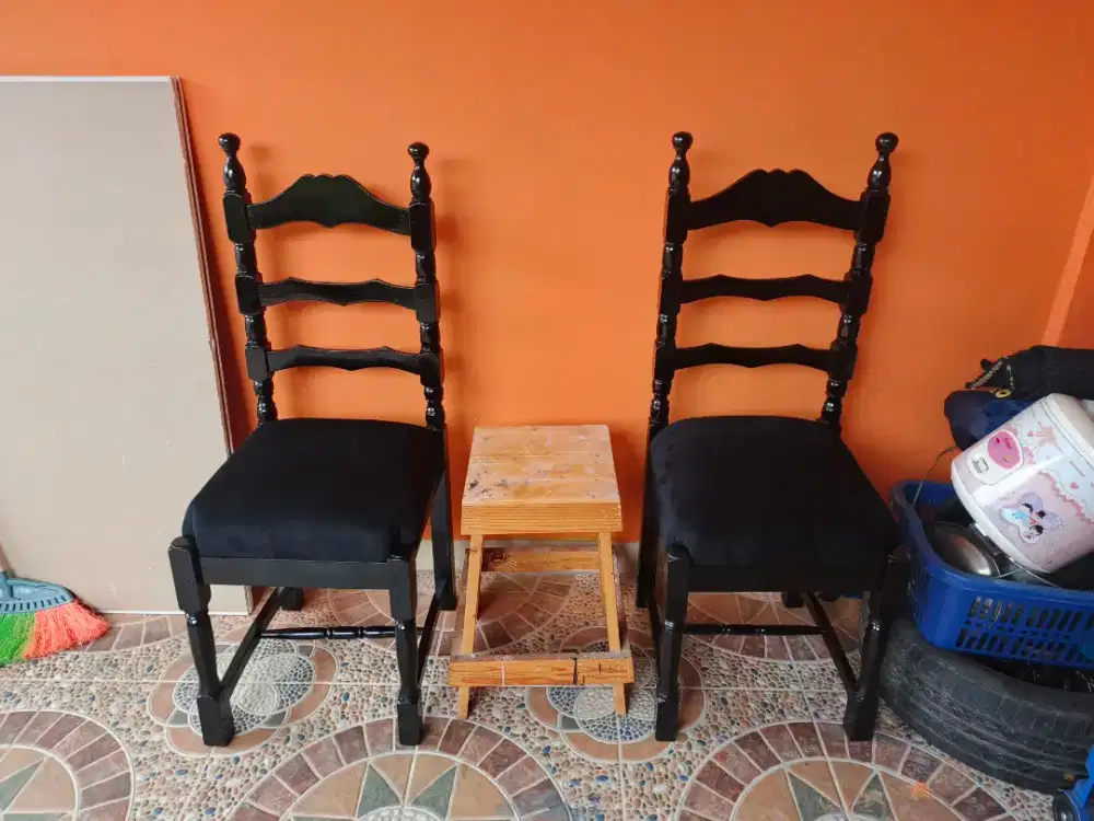 Jual sepasang Kursi kayu Jati untuk meja makan atau kursi teras