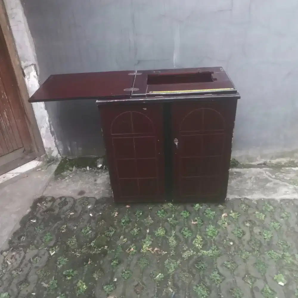 Lemari Meja Jahit serbaguna