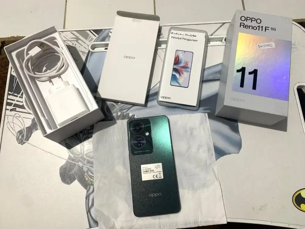 Oppo Reno 11 F resmi mulus