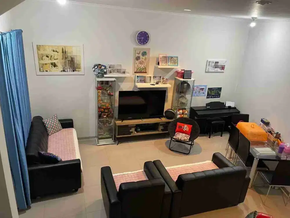 Rumah hadap Barat  Lebar muka 6 di Mekar Wangi cocok untuk pasangan muda