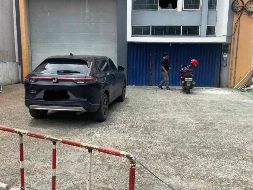 Disewa Gudang Bizpark Pulogadung – Renov Gudang + Kantor, Parkir 6 Mobil