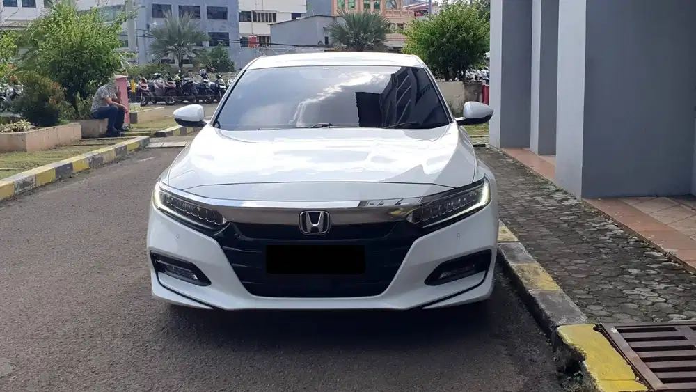 Honda Accord 1.5 VTEC Turbo Sensing CVT AT White On Beige 2019 Low Km