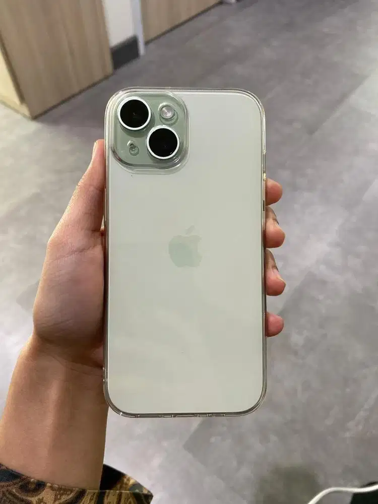 Iphone 15 green
