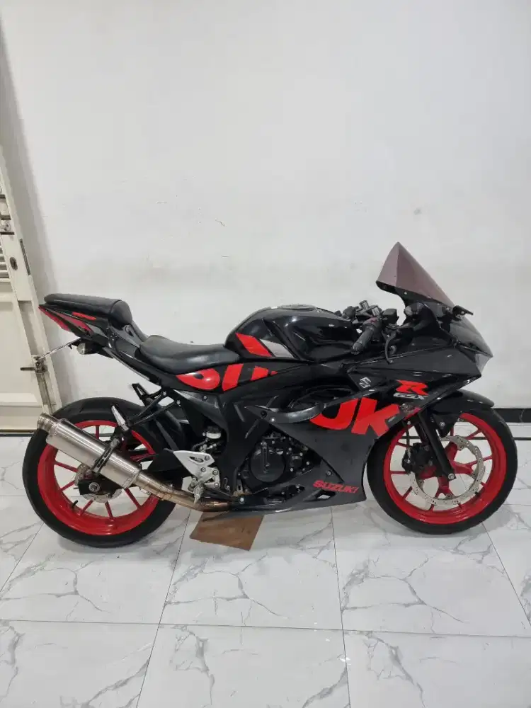 Suzuki GSX R 150 Keyless LED Fi 2020 bln 6 Sudah hazard