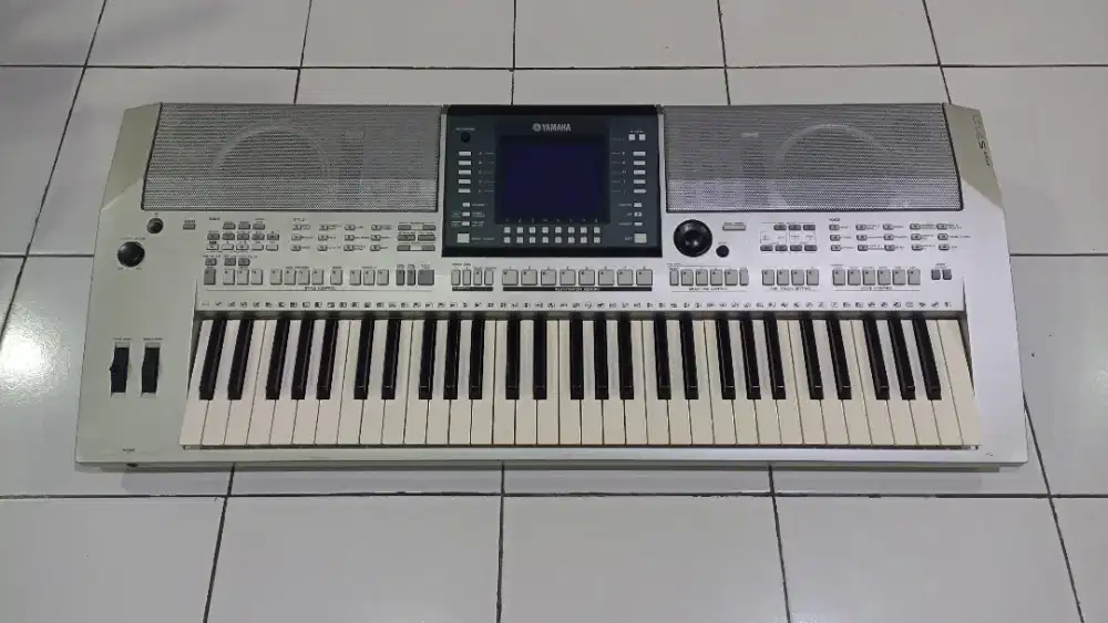Keyboard YAMAHA PSR S710