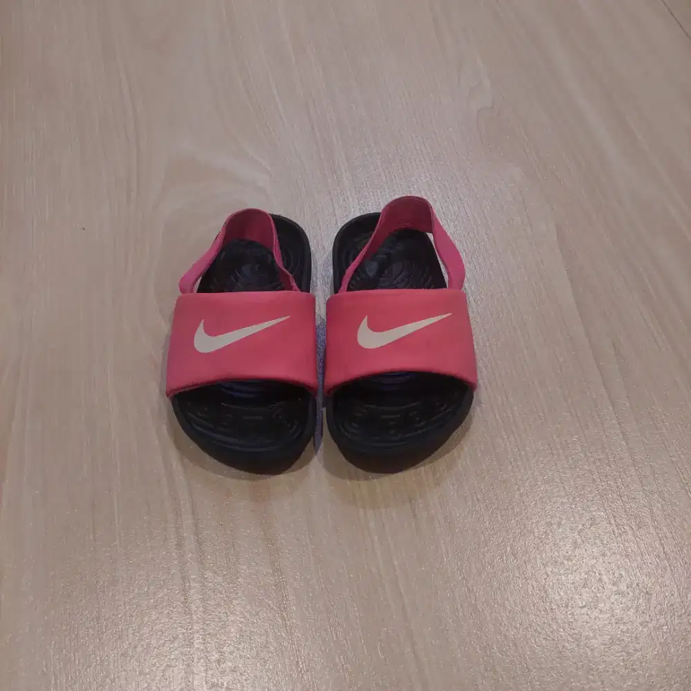 Sendal nike pink size 21