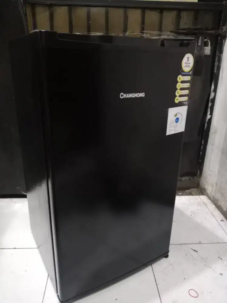 Dijual kulkas semi mini merk changhong 100liter