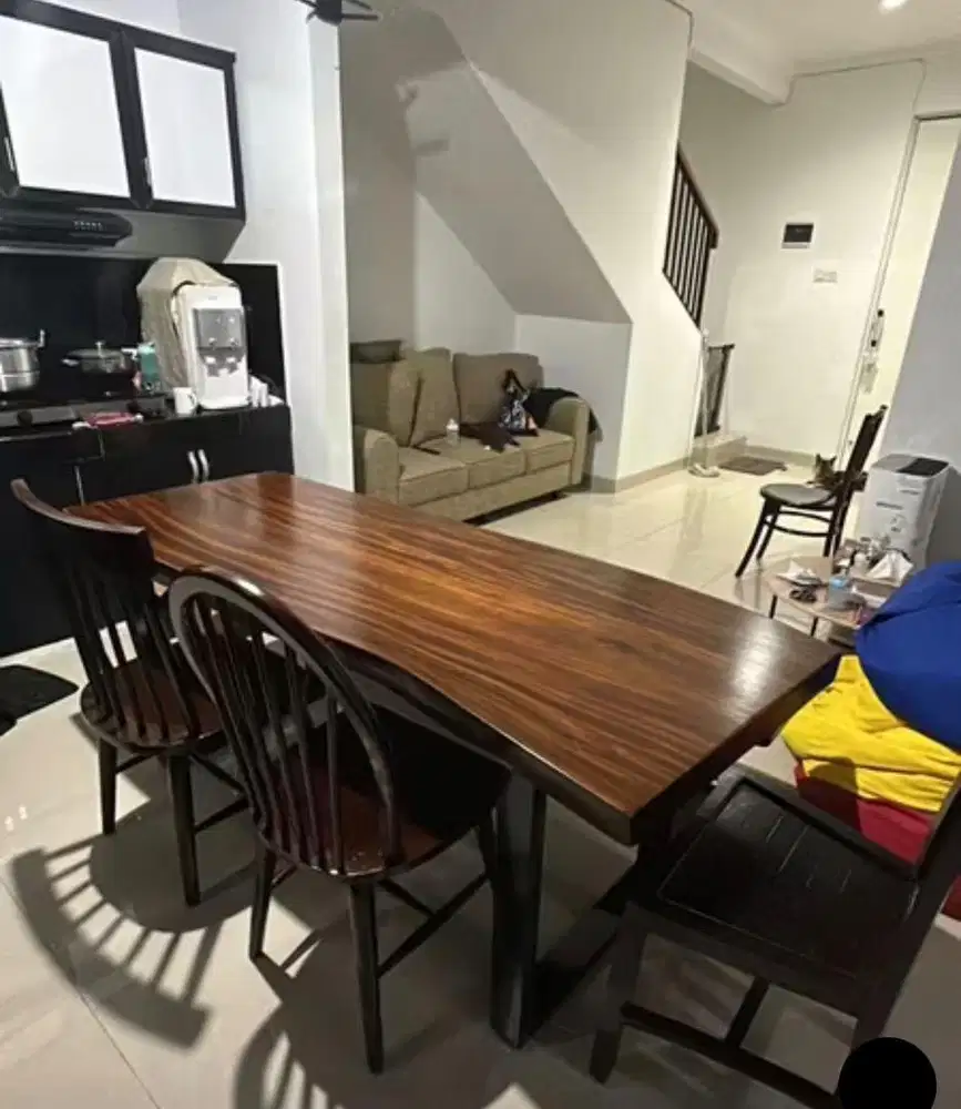 Meja makan Kayu trembesi