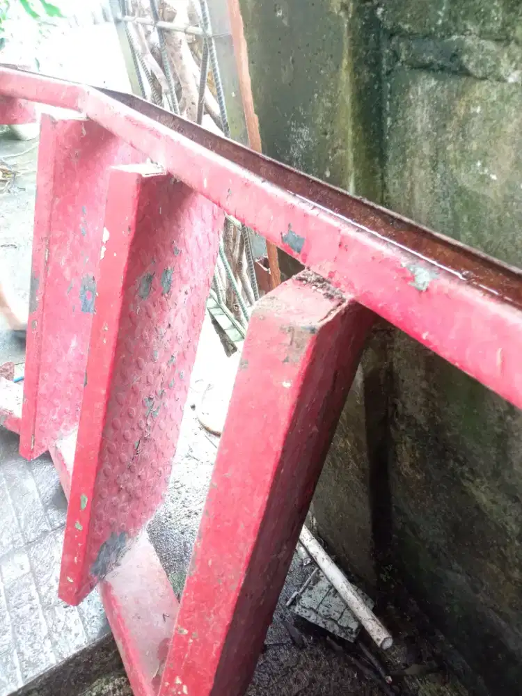 Tangga Besi Bordes