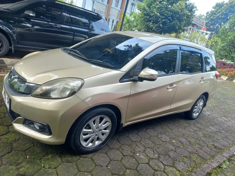 Jual Mobilio E Matic CVT plat R tahun 2014