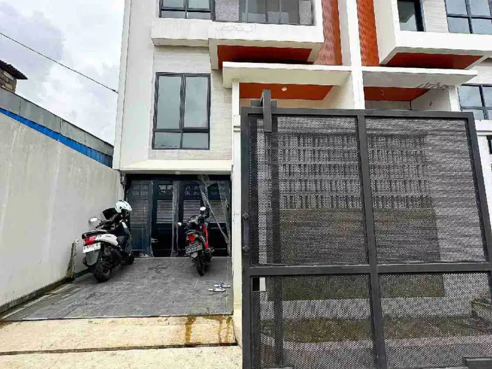 Dijual Rumah SIAP HUNI 3 Lantai Mewah Akses Jalan Lebar 2 Mobil di Duren Sawit Jakarta Timur