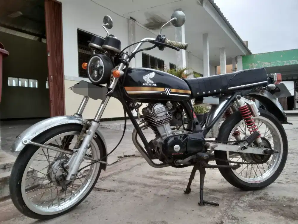 Honda CB 100 || Hitam