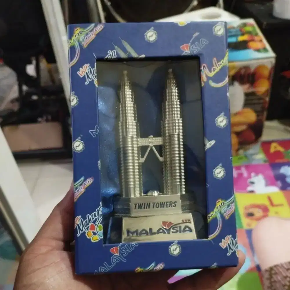 Souvenir original Malaysia twin tower menara Petronas Malaysia