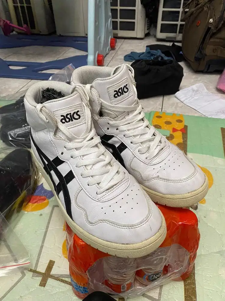 Sepat asics higt kulit putih size 40