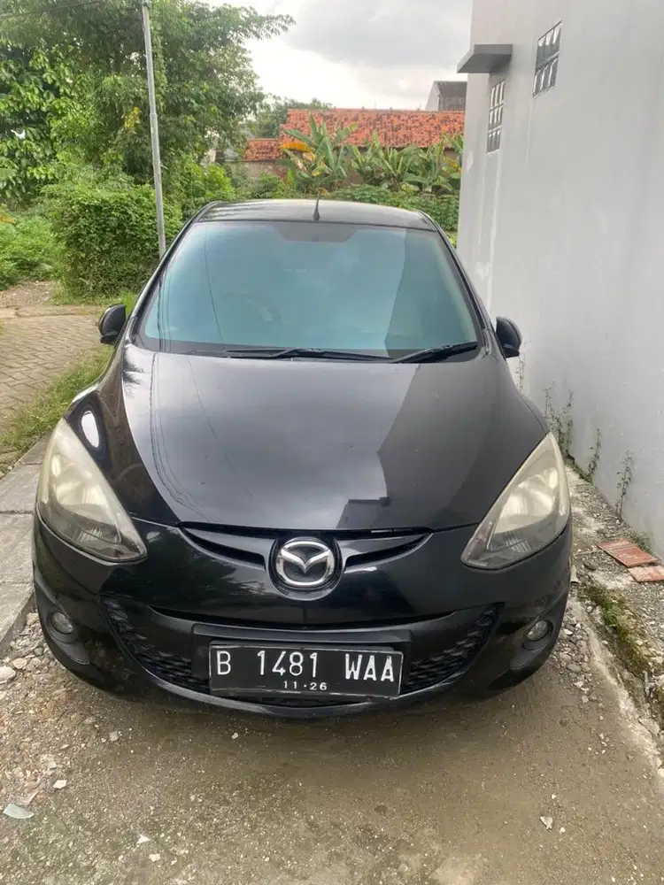 Mazda 2 sedan 2011