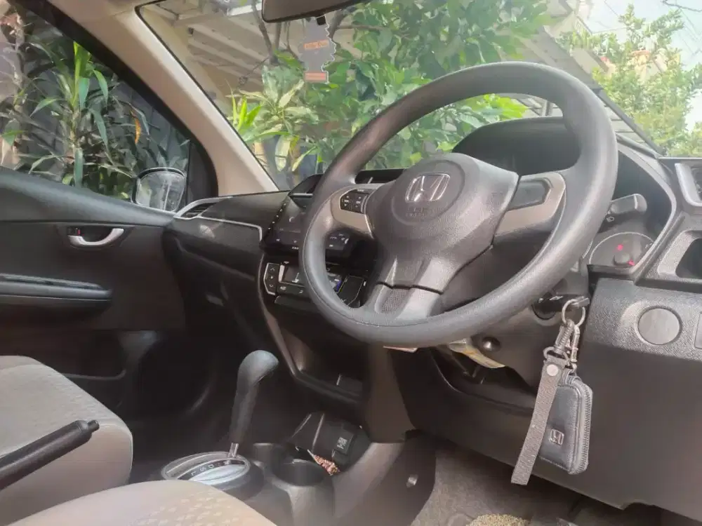 Brio E At 2022 km rendah