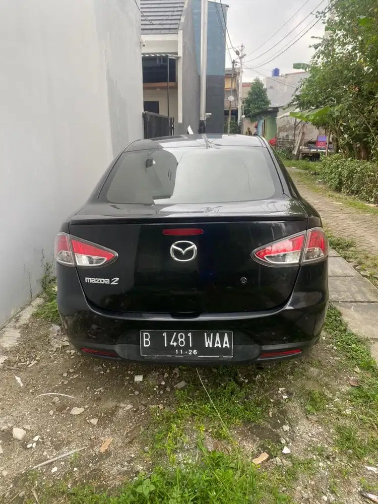 Mazda 2 sedan 2011