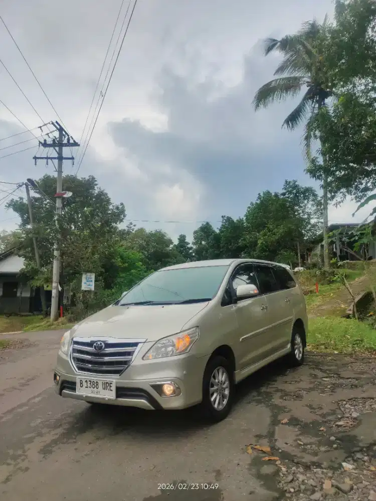 Kijang innova 2014 2.0 v at matic bensin