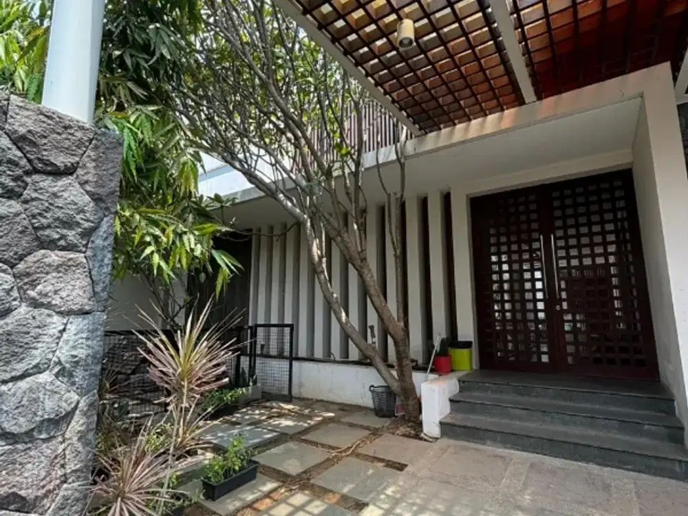 Dijual Rumah Graha Family Surabaya 4+2 Kamar Tidur