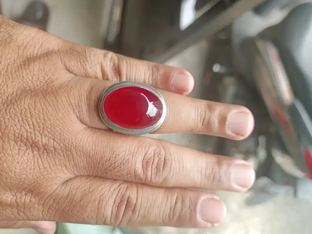 Batu cincin merah jenis raflesia atau cempaka ada serat awan nya