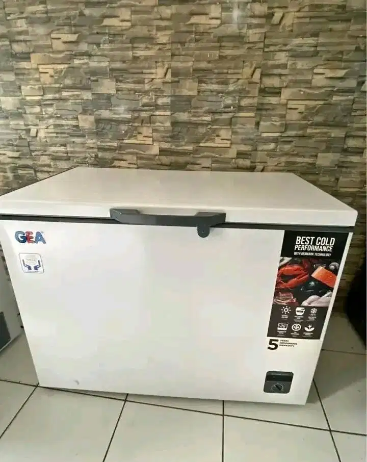 Freezer box gea 318 liter normal garansi panjang