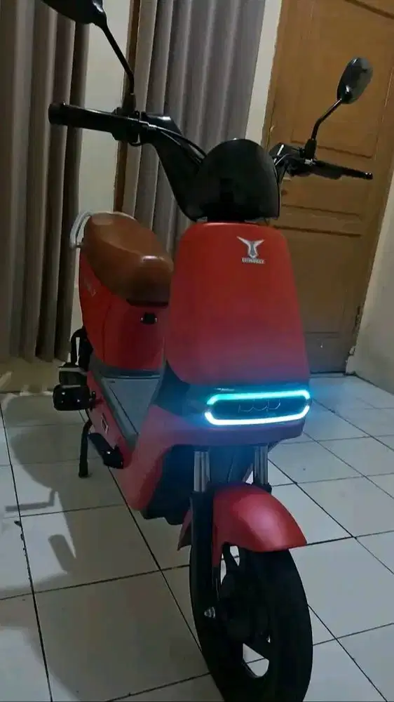 Sepeda listrik uwinfly d8s normal mulus