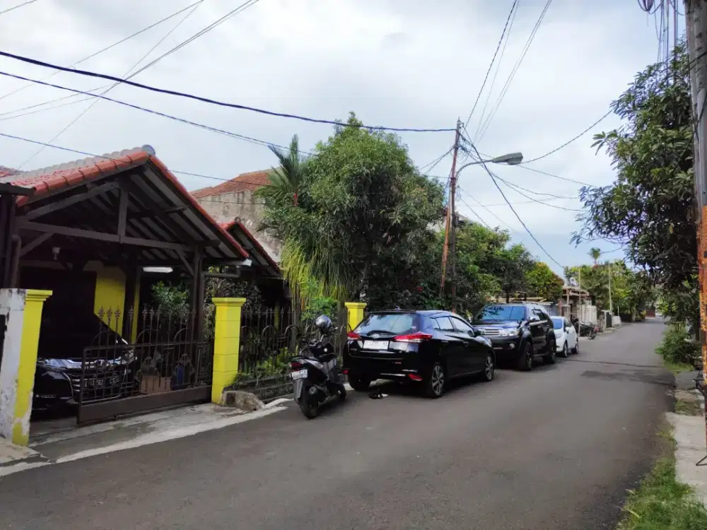 Rumah lama terawat di komplek Bentang asri sayap Turangga Bandung