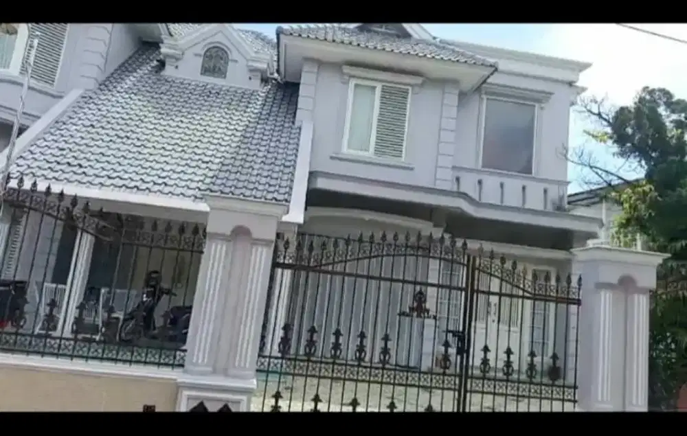 Dijual rumah mewah 2 lantai dekat dengan jl Gajah Mada Purwodadi