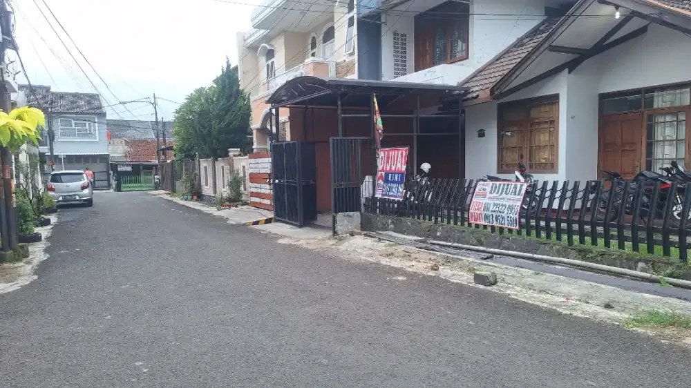 Rumah lama jalan lebar di komplek bentang asri Turangga Bandung