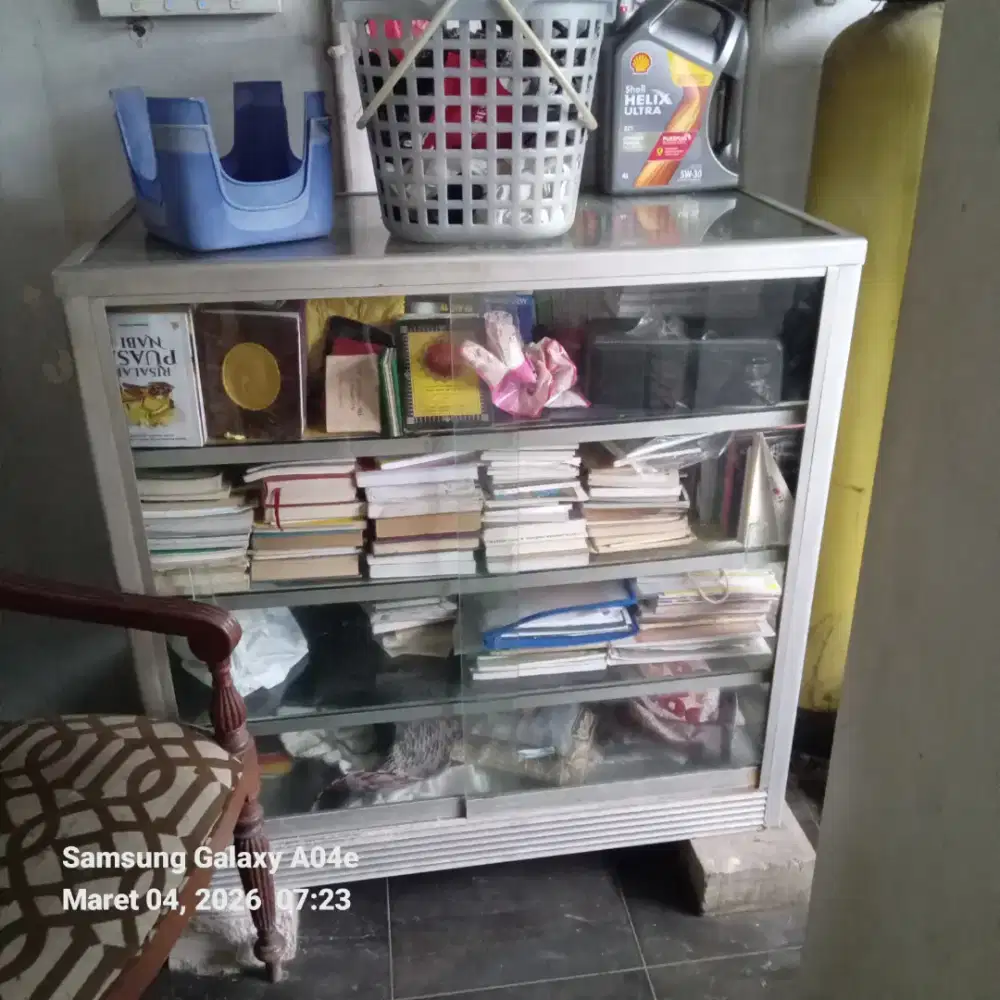 Etalase ukuran P ( 1 m) ; L ( 50 cm) ; T ( 1 m)