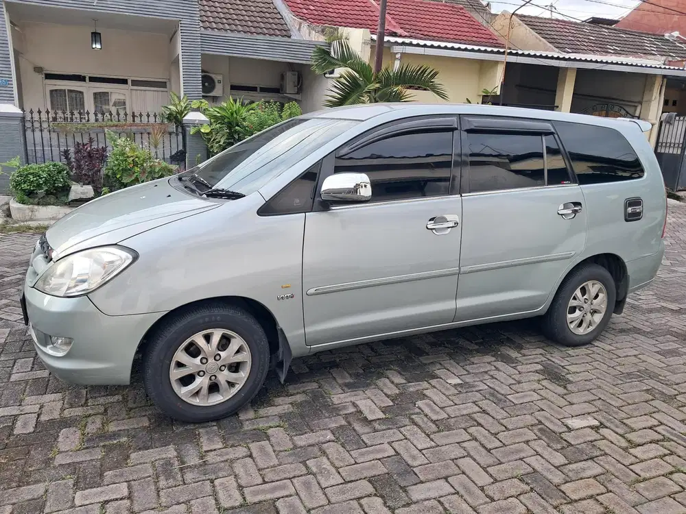 Toyota Kijang Innova 2005 Bensin