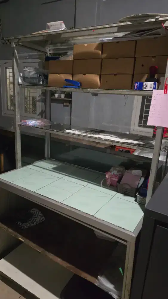 Etalase alumunium kaca