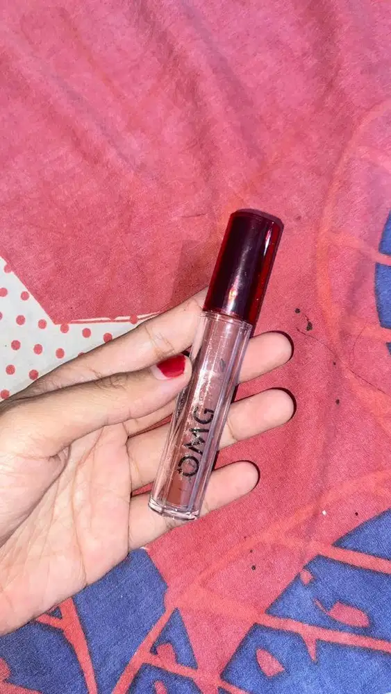 Lip Mate Merek OMG Warna Merah Muda