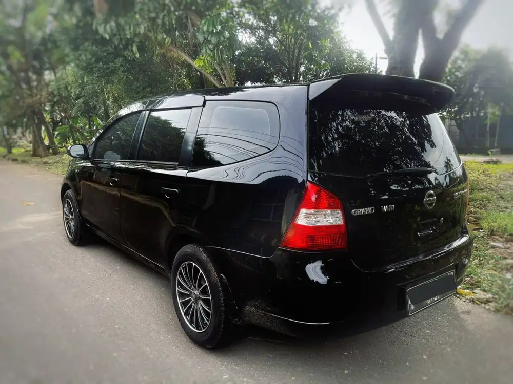 Nissan Grand Livina XV 1.5 AT