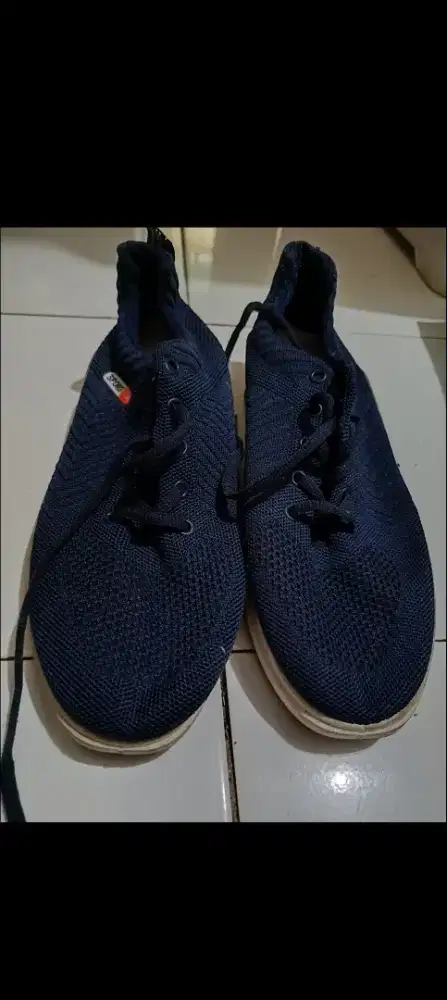 Dijual Sepatu casual size 43 kondisi New Gress.
