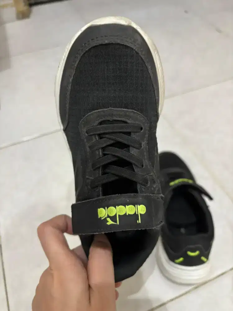 Sepatu sekolah anak merk DIADORA ori sport station like new