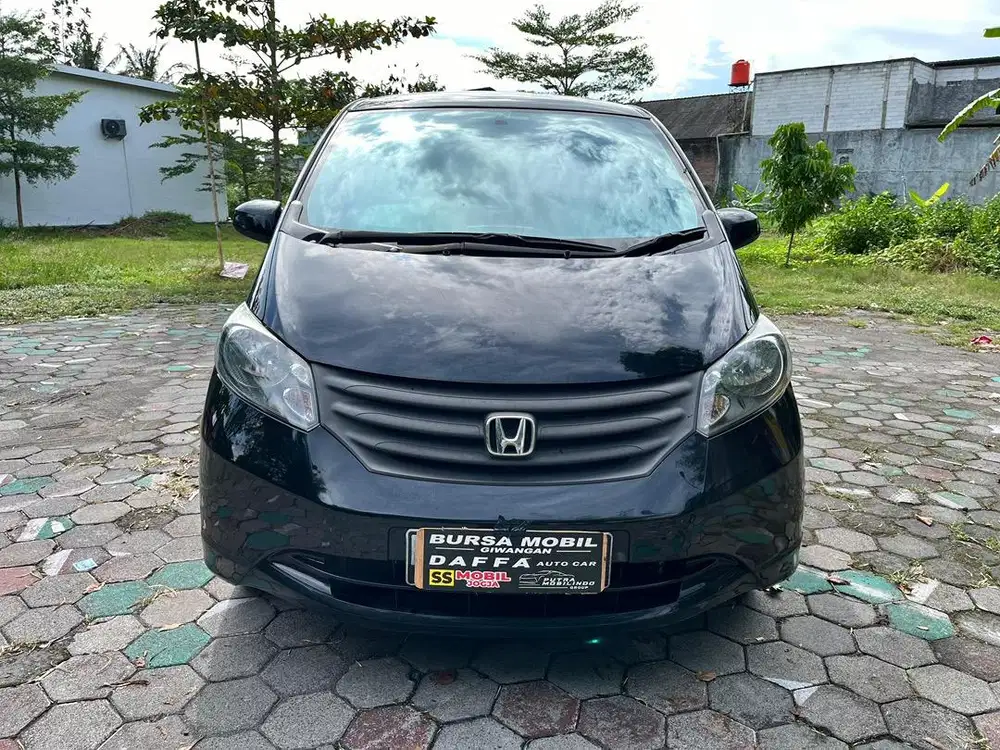 HONDA FREED 2011 Matic Hitam