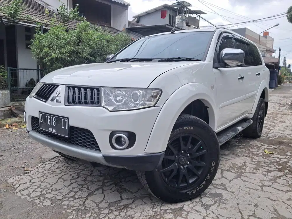 MITSUBISHI PAJERO EXCEED 2.5 DIESEL MATIC 2011 PUTIH MULUS DAN IRIT