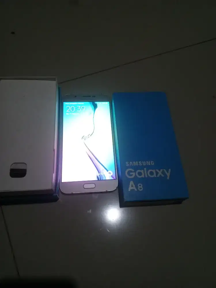 Handphone second bekas murah Samsung a8 2/32gb