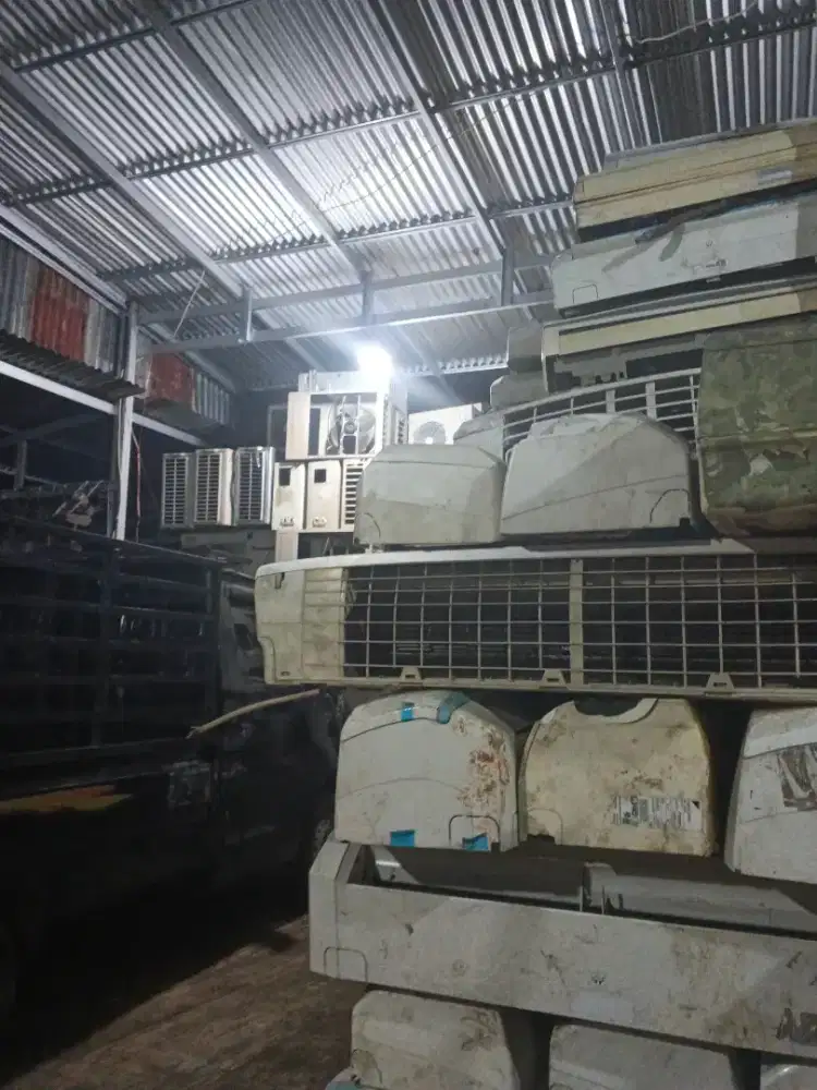Tampung AC rusak
