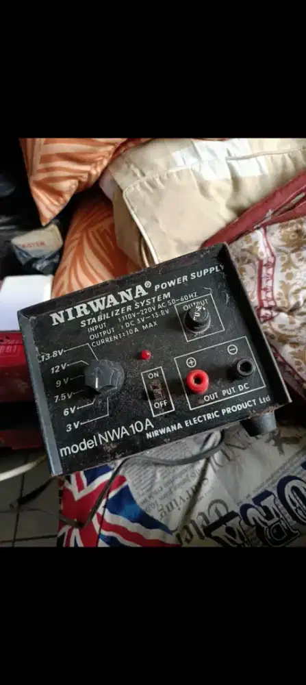 WTS Stabilizer Regulator 13,8V 10A Merk Nirwana.