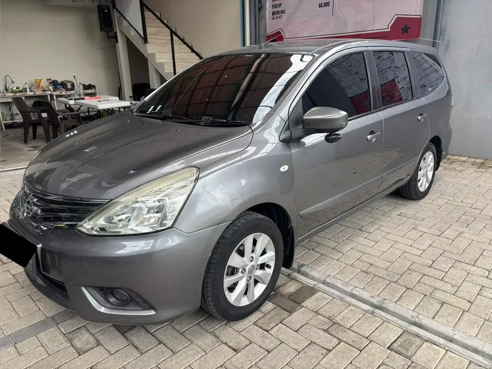 Jual nissan grand livina XV matic tangan 1 dr baru kondisi mormal ori