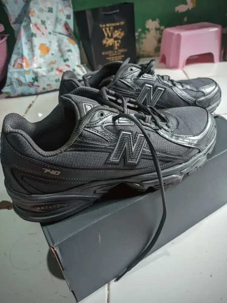 Sepatu New Balance 740
