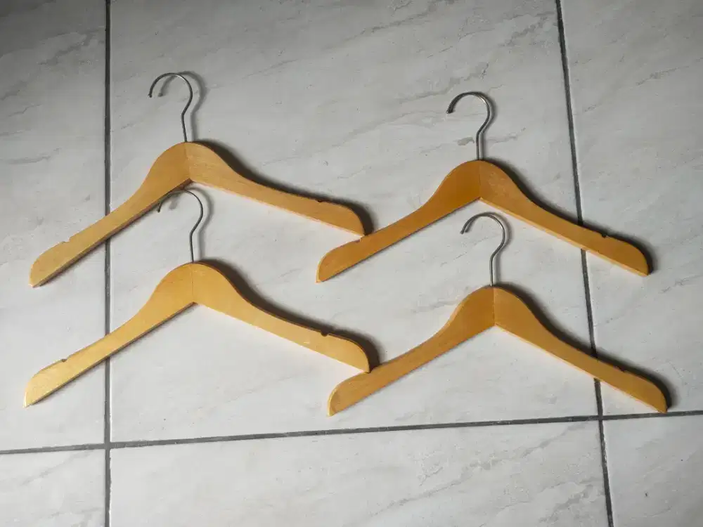 Hanger Baju Kayu 4pcs