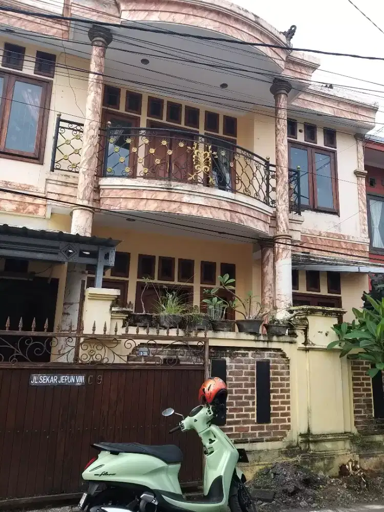 Disewakan rumah lantai 2