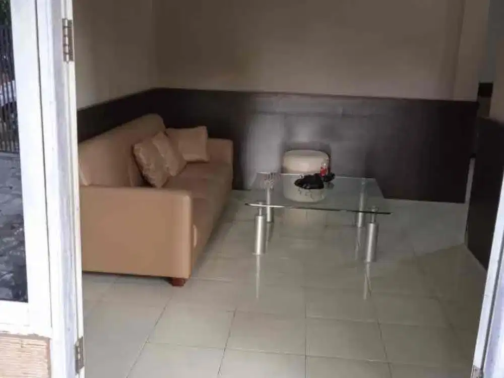 dijual rumah cantik ukuran 210m2 hadap selatan harga BU