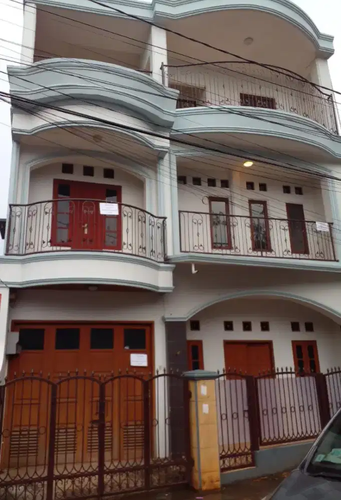 Rumah second dijual 3tingkat(900jt)Tole Iskandar Sukmajaya Depok