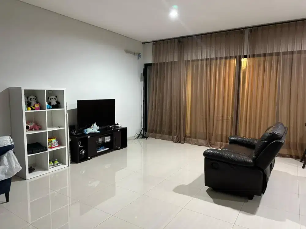 Disewakan Rumah Nyaman dan Asri Semi Furnish Siap Huni Lokasi di Summarecon Cluster Emily Bandung