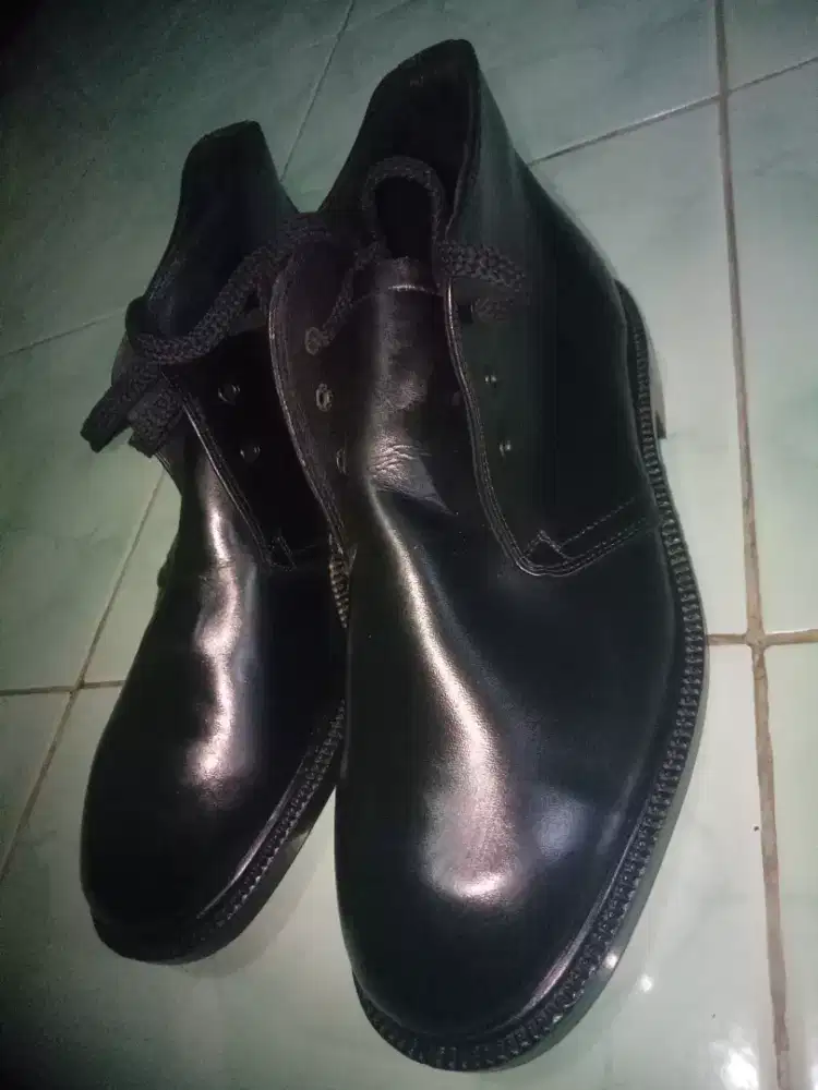 SEPATU KERJA KUAT TANGGUH UK 40
